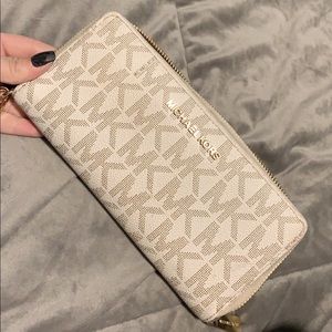 Michael kors wallet